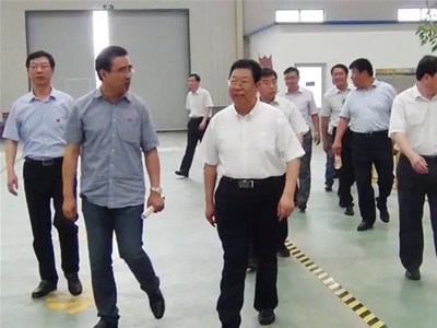 安丘市委書記桑福嶺一行深入科靈調(diào)研工作，傾力打造科靈節(jié)能為非公黨建示范單位